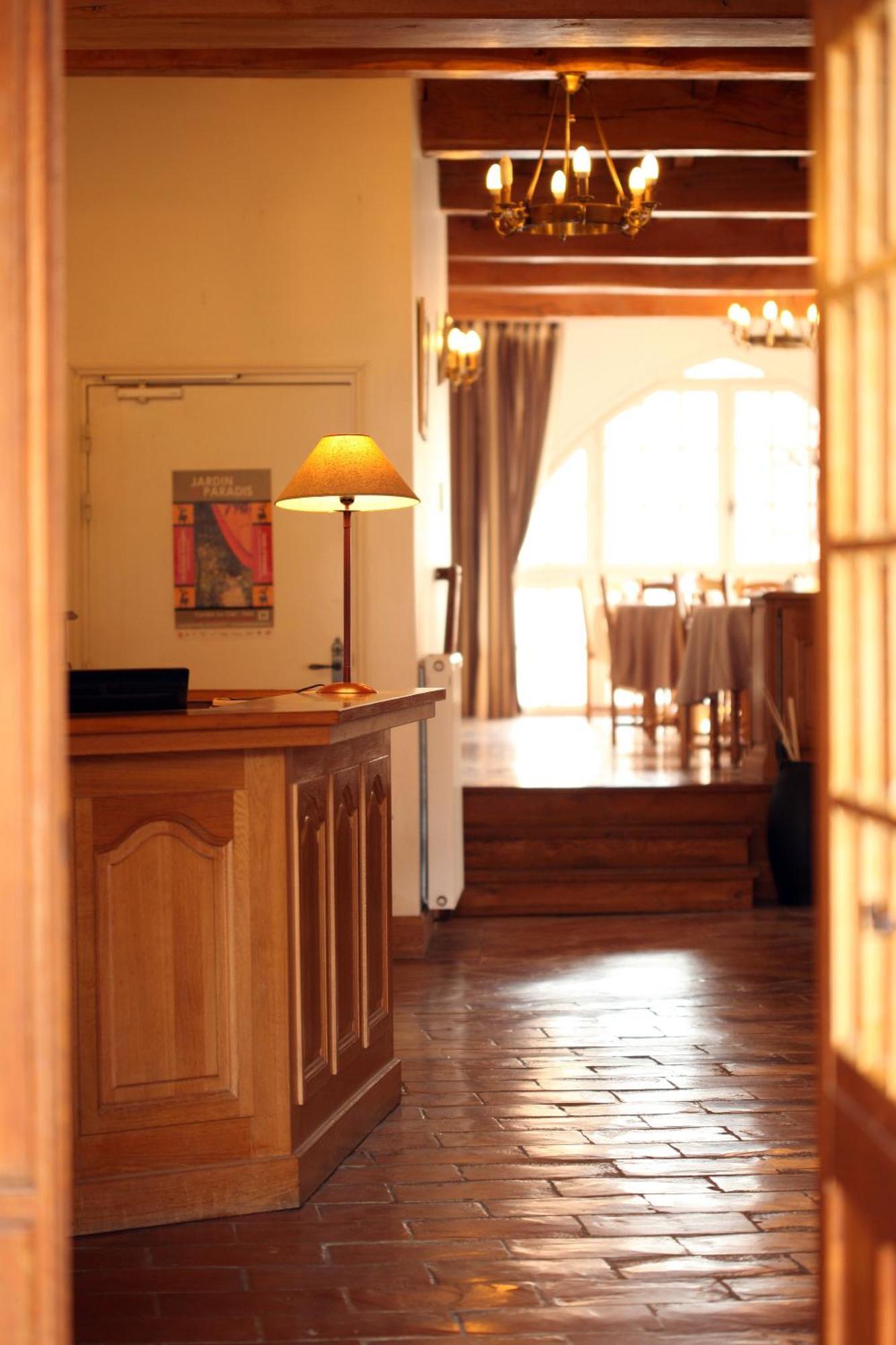 Hotel Des Consuls Castelnau-de-Montmiral ภายนอก รูปภาพ