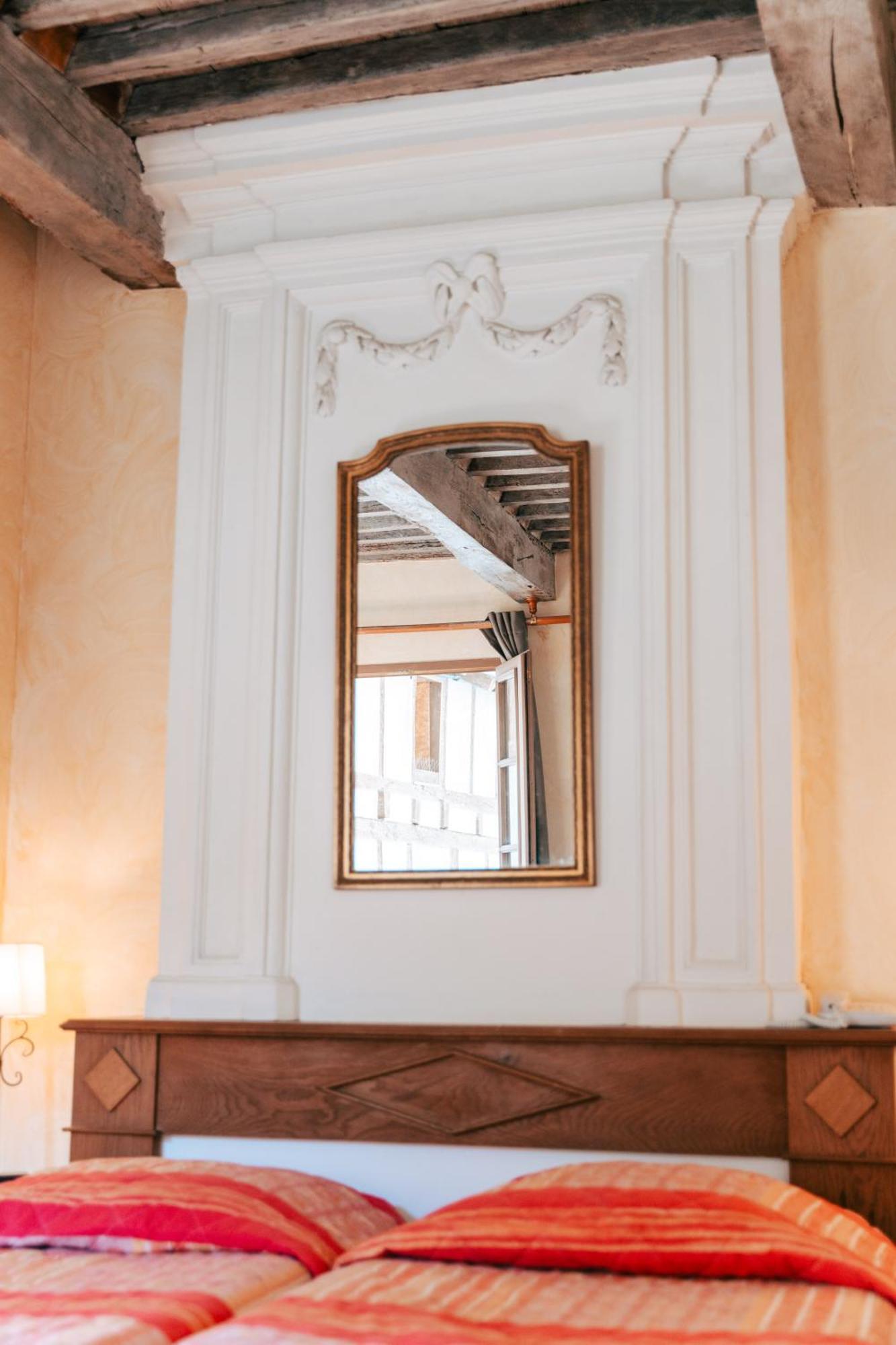 Hotel Des Consuls Castelnau-de-Montmiral ภายนอก รูปภาพ