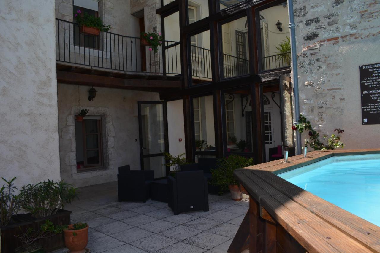 Hotel Des Consuls Castelnau-de-Montmiral ภายนอก รูปภาพ